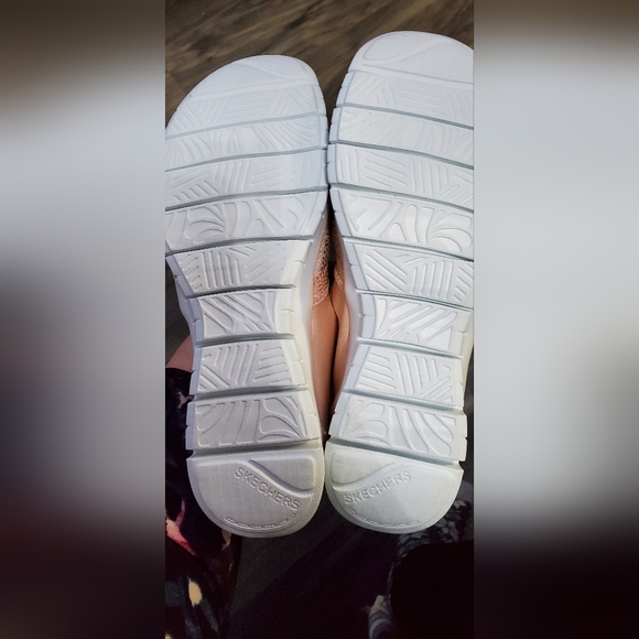 New in box shimmer Skechers size 11 - Picture 6 of 6